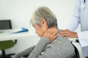 علائم و نشانه های خطرناک گردن درد
