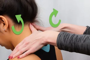 ماساژ گردن با حرکات دایره‌ای شکل