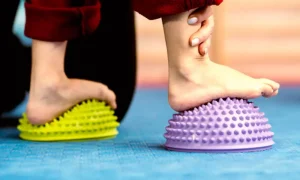 نحوه انجام تست ایستادن روی پنجه در کودکان برای تشخیص نوع صافی